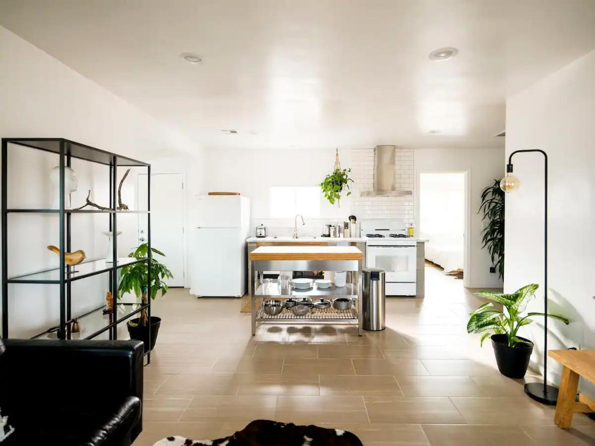 The Zen - Outdoor Shower, Gas Fireplace, Walkable To Shops & Restaurants Joshua Tree Bagian luar foto