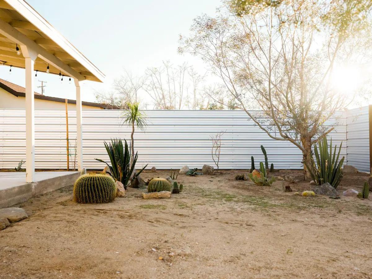 The Zen - Outdoor Shower, Gas Fireplace, Walkable To Shops & Restaurants Joshua Tree Bagian luar foto