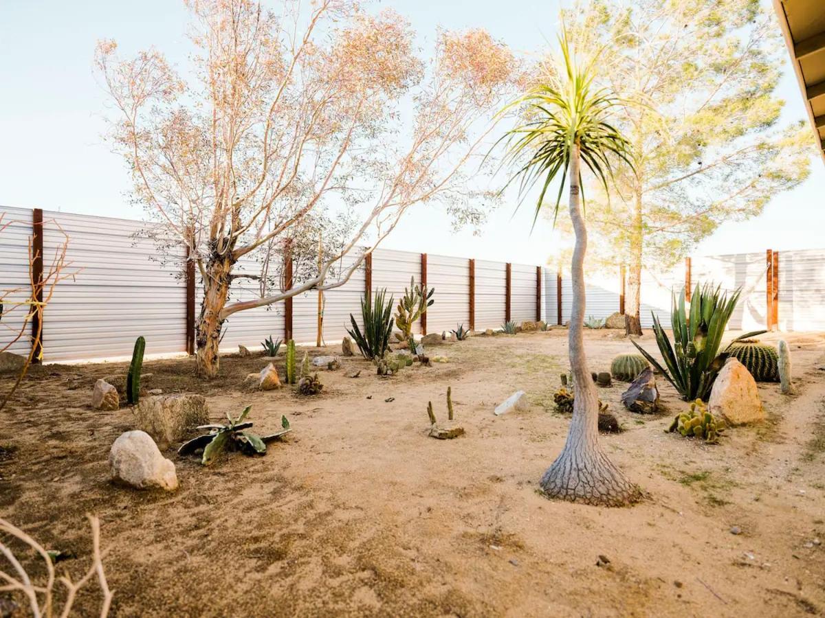 The Zen - Outdoor Shower, Gas Fireplace, Walkable To Shops & Restaurants Joshua Tree Bagian luar foto